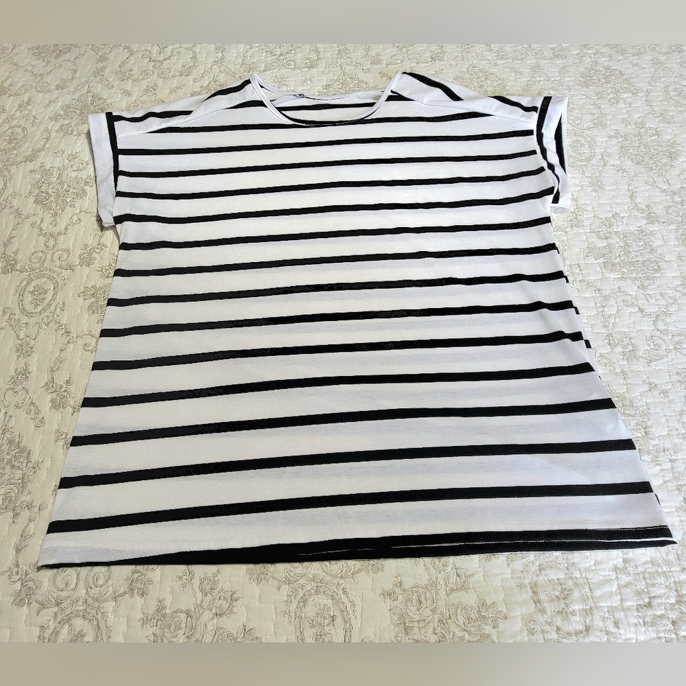 SHEIN Black and White Striped Short Sleeve Tee Size Large